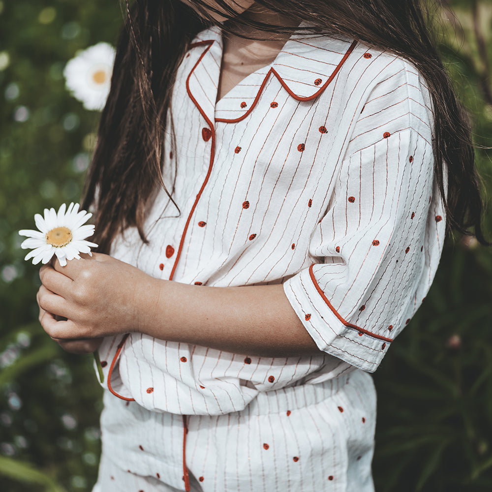 Këmishë me mëngë të shkurtra