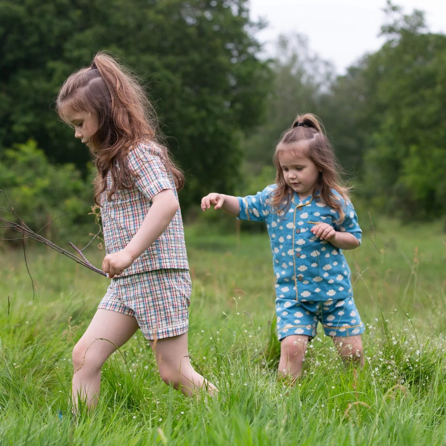 Kostume per vajza dhe djem