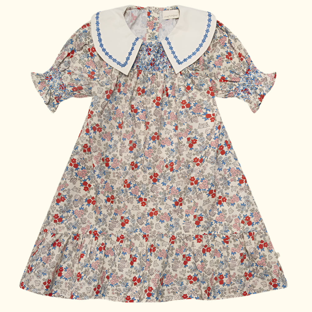 Fustan me krahë të shkurtra dhe lule