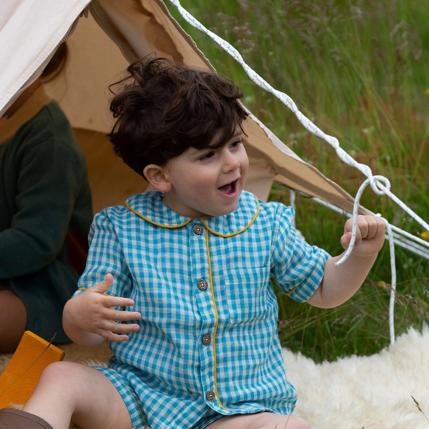 Kostume per vajza dhe djem